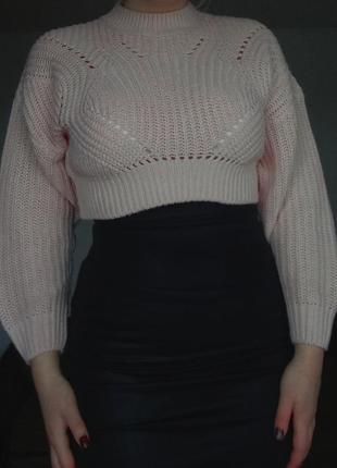 Светр в'язаний укорочений