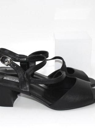 Черные женские босоножки на невысоком каблуке 5.5 см4 фото