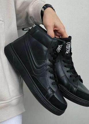 Завищені трендові кросівки