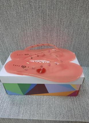 В'єтнамки katy parry