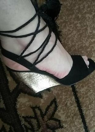Босоножки стильные