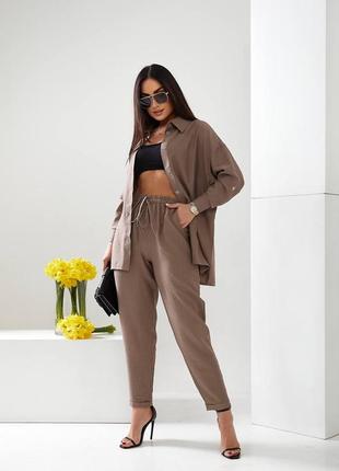 Впечатляющий льняной брючный костюм двойка с рубашкой