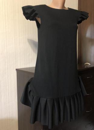Нереальне чорне плаття з оборками, воланами під zara