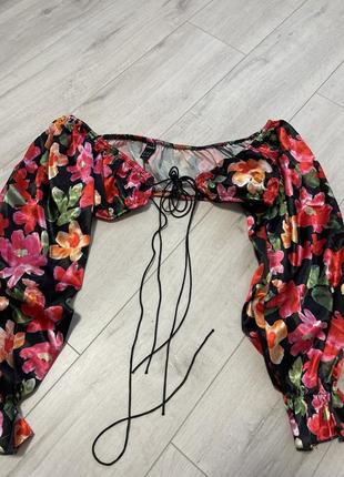 Шикарный топ в цветы