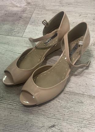 Туфли босоножки pavers бежевые размер 41