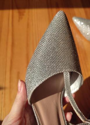 Туфли, босоножки, серебряного цвета на маленьком каблуке6 фото