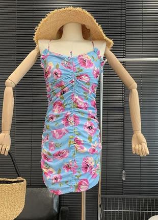 Летнее платье в цветы яркое платье с драпировкой платья по фигуре платья на бретелях