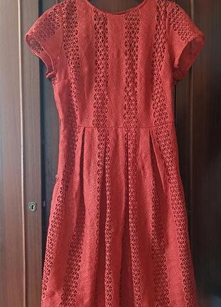 Плаття зскороткими рукавами