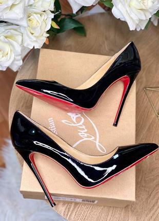 Туфли лодочки лабутены в стиле christian louboutin черные лаковые кожаные 12 см каблук заколка красная подошва с красной подошвой7 фото