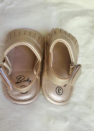 Дитячі золоті босоніжки туфлі туфельки пінетки пінеточки черевички для дівчинки на 9м 12м 1 рік рочок6 фото