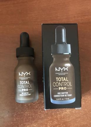 Жидкая тональная основа для лица nyx professional total control pro drop foundation 13 мл No01 dark1 фото