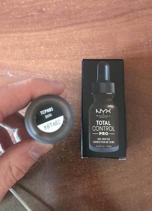 Жидкая тональная основа для лица nyx professional total control pro drop foundation 13 мл No01 dark2 фото