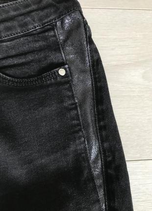Черные джинсы со вставками4 фото