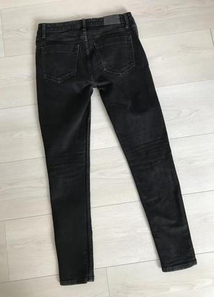 Черные джинсы со вставками5 фото