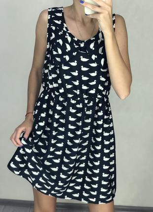 Женское платье в уточки сидит свободно размер м
