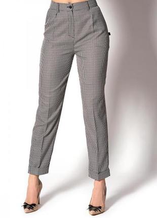 Стильные брючки в клетку