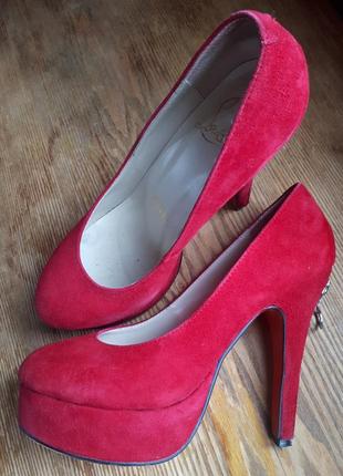 Красные туфли christian louboutin1 фото