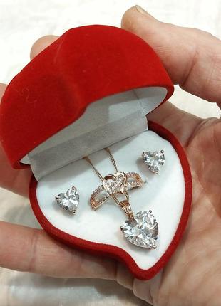 Набір "алмазні сердечки в золоті" - сережки, кольє та каблучка у оксамитовій коробочці - солідний подарунок дівчині8 фото