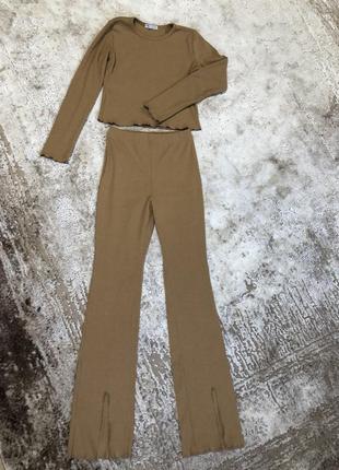 Костюм брюки клеш с разрезами рубчик