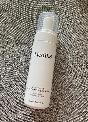 Очищаюча пінка для чутливої шкіри medik8 calmwise soothing cleanser 150 ml