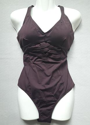 Крутой сдельный купальник с переплётами спереди lascana