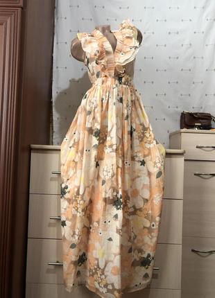 Платье с открытой спиной