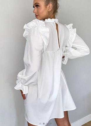Белое платье-рубашка с отделками и деталями2 фото