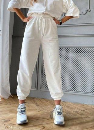 Джоггеры качественные базовые белые черные стильные трендовые широкие спортивные штаны турецкая трехнитка петля