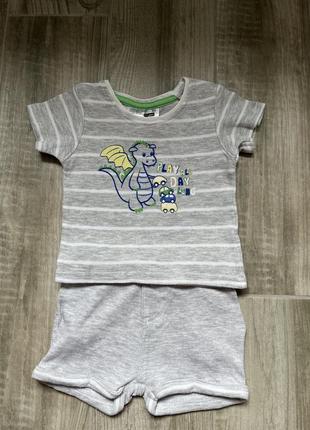 Костюм, футболка, шорти