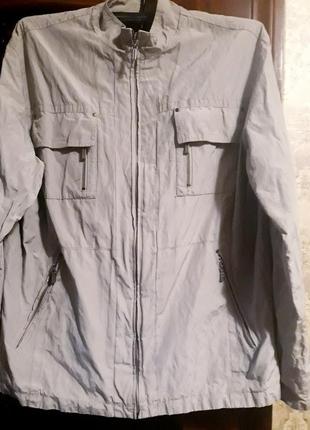 Курточка вітровка.
