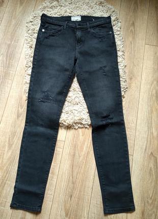 Чорні джинси