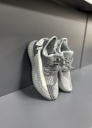 Женские кроссовки adidas yeezy boost женские кеды адедас изы буст4 фото