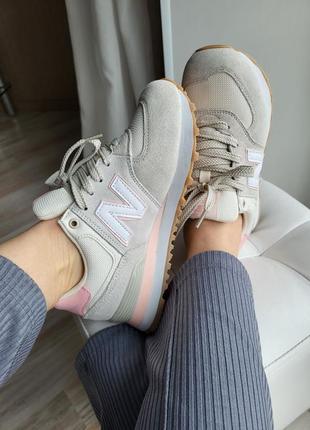 Жіночі замшеві кросівки new balance 574. колір сірий з рожевим