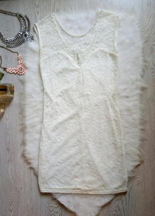 Біле ошатне вечірнє коротке мініжорстке плаття гіпюр із сексі декольте чашками