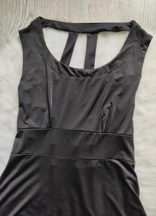 Черное асимметричное платье миди со шлейфом рюшами короткое длинное сзади4 фото