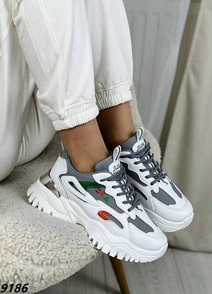 9186 крутезні кросівки на масивній підошві
