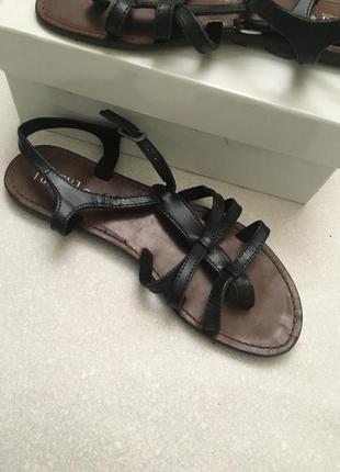 Стильні,жіночі ,шкіряні босоніжки foreva