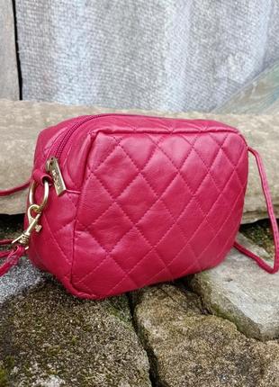 Красная стеганная сумочка через плечо. кроссбоди. текстиль сумка es carte италия6 фото