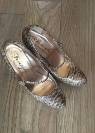 Жіночі туфлі