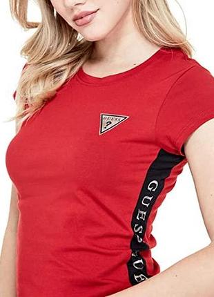 Женская футболка размер m guess factory leann logo tee красная с серебрянным лого оригинал