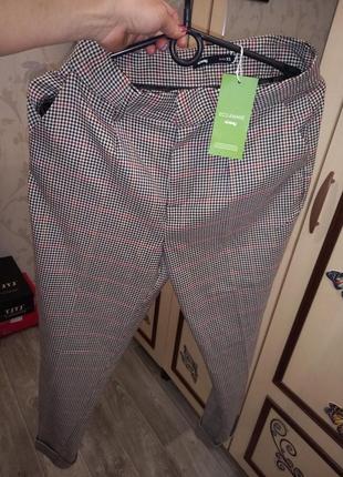 Стильные женские брючки в клетку