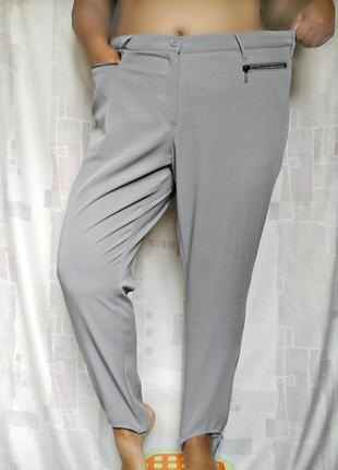 Стрейчевые брюки со штрипками, карманы на молниях