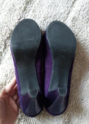 Класичні туфлі замшеві фіолетові на платформі від marks & spenser5 фото