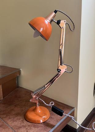 Продам очень стильную настольную лампу зрлотого цвет а2 фото