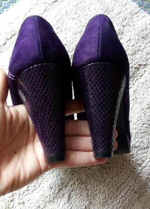 Класичні туфлі замшеві фіолетові на платформі від marks & spenser9 фото