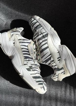 Кроссовки женские adidas falcon zebra2 фото