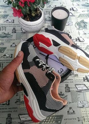 Жіночі кросівки