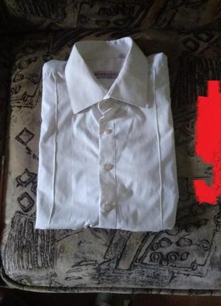 Белая рубашка с коротким рукавом1 фото