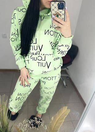 Салатневый ,зеленый весенний костюм