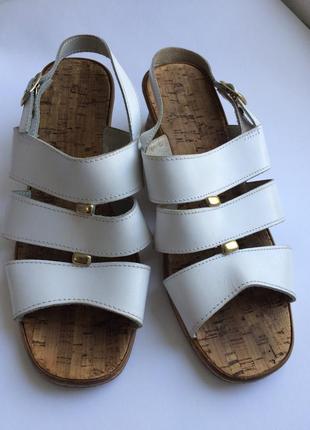 Босоножки кожаные на платформе р.37